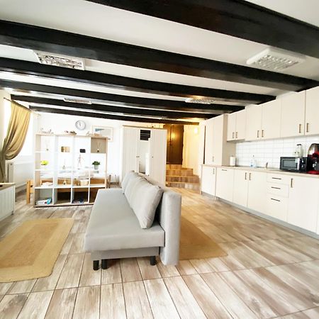 Piata Sfatului Brassai Plus - Annastasia'S Studio Μπρασόβ Εξωτερικό φωτογραφία